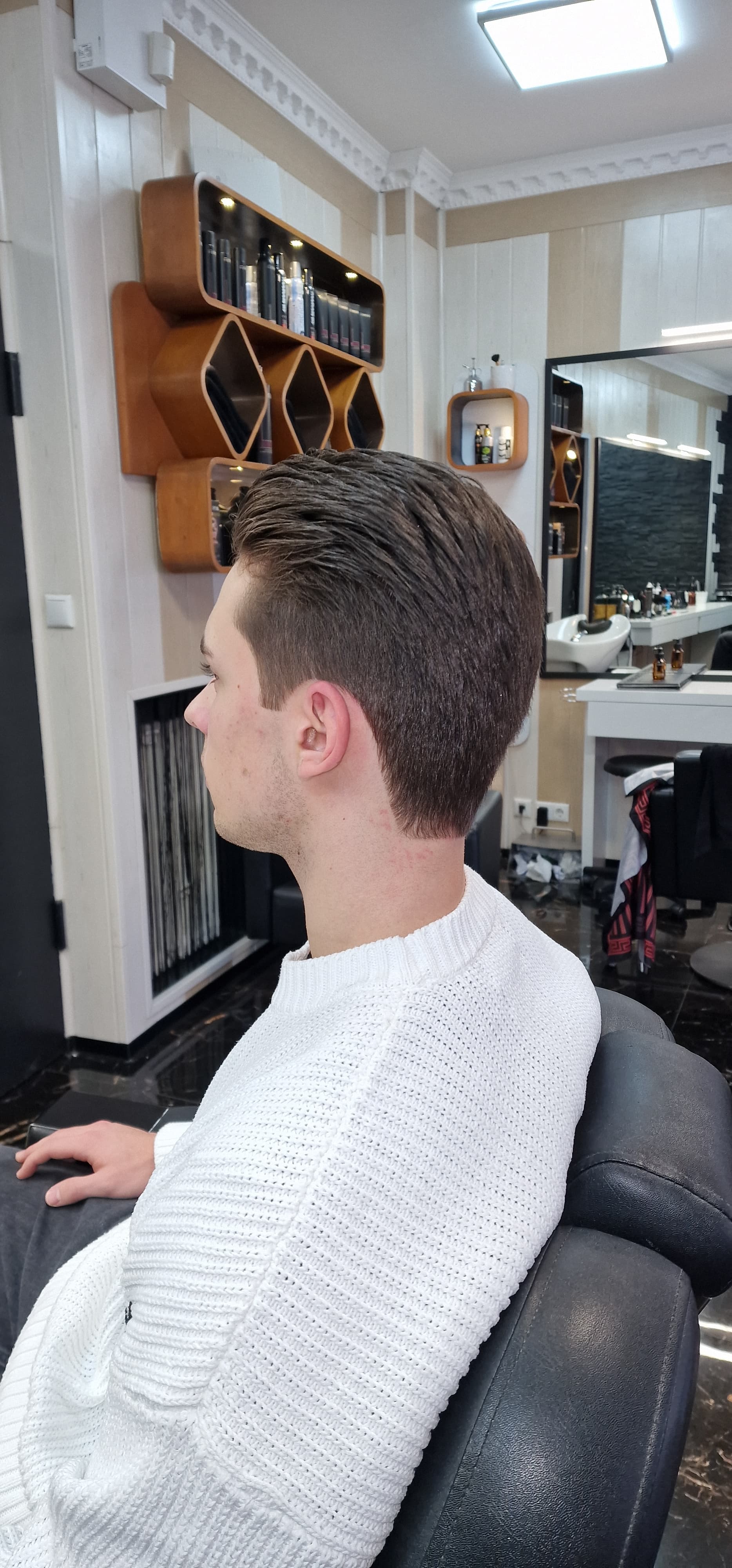 Image illustration of a haircut or a barbershop insight